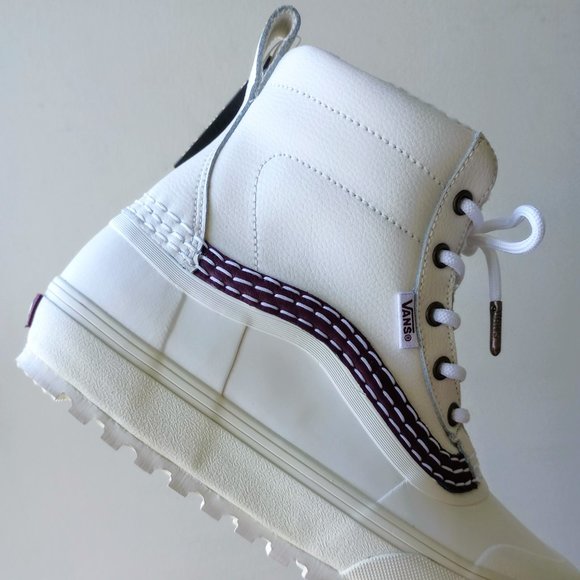 Vans HP 🎃😈// NWT Mid Snow MTE Boot in Marshmallow/Burgundy - Picture 4 of 15